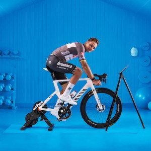 Treniruoklis Wahoo KICKR Core 2 + Zwift Cog/Click